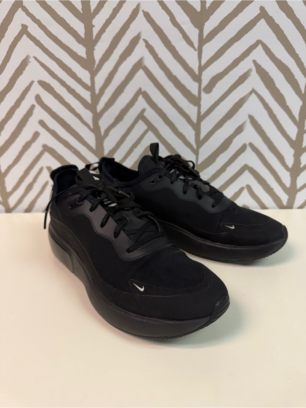 Nike Black Air Max Dia Shoes Size 9 - Picture 1 of 5